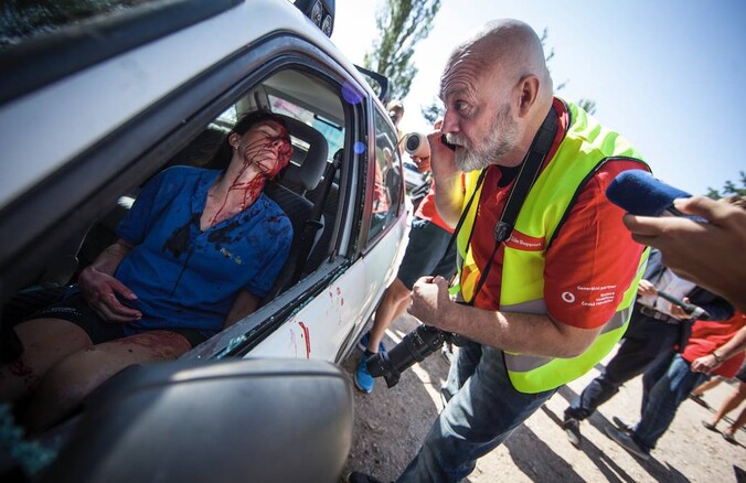Aplikace Záchranka a Nadace Vodafone připravili pro novináře simulaci nehody