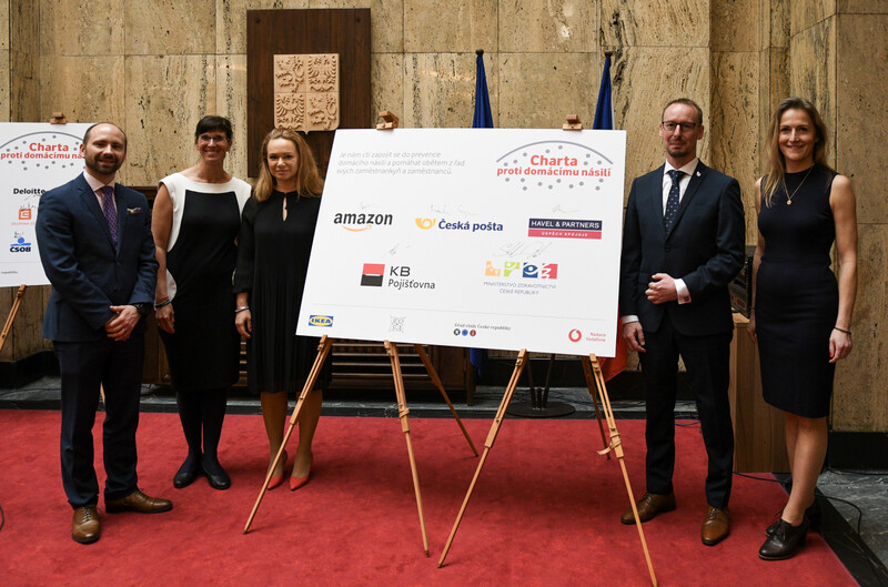 Charta proti domácímu násilí má další významné signatáře