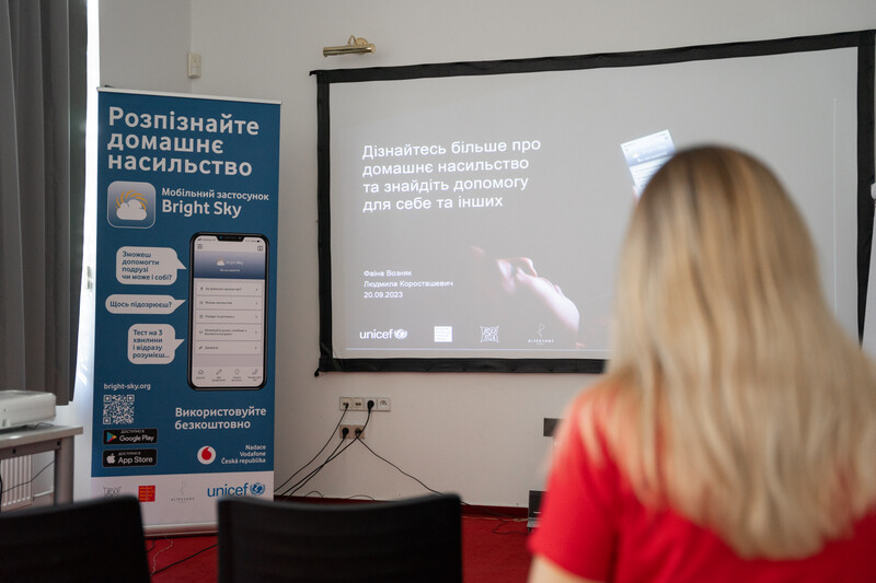 Aplikace Bright Sky je nyní dostupná v ukrajinštině. Startuje série vzdělávacích akcí pro ukrajinskou komunitu