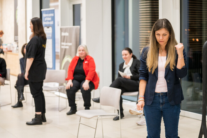 Interaktivní divadlo nabídlo nový pohled na téma domácího násilí